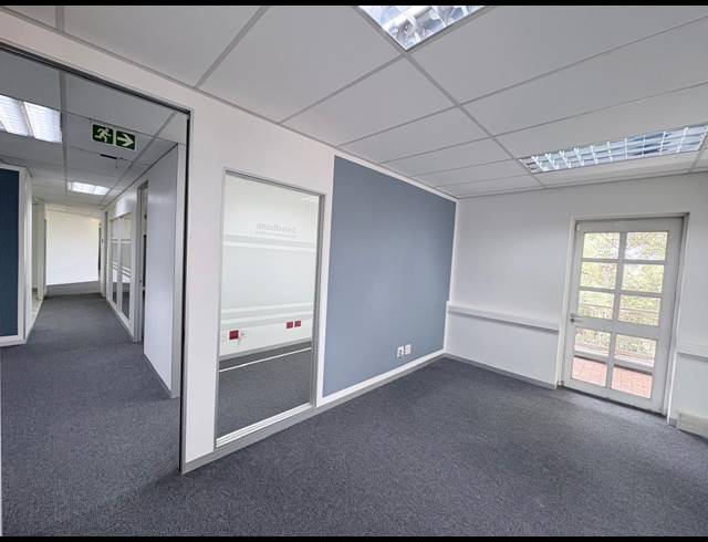 1,390M² OFFICE FOR SALE IN WITKOPPEN